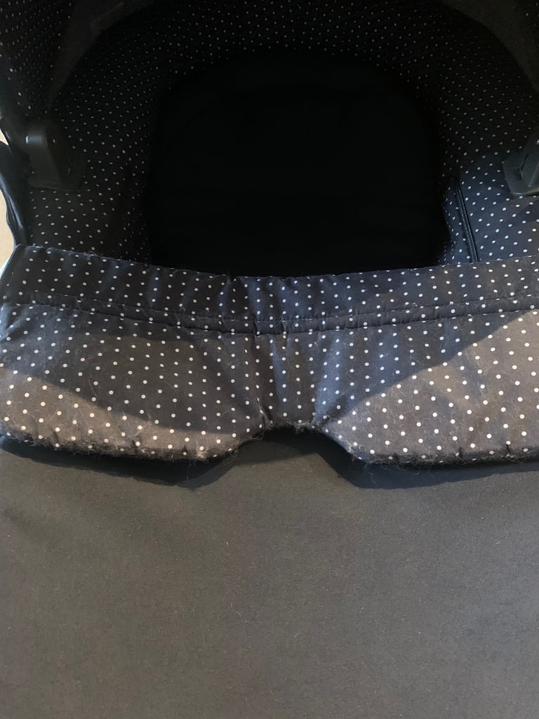  stokke transport system complete with carrycot and adjustable stroller seat black with spot trim