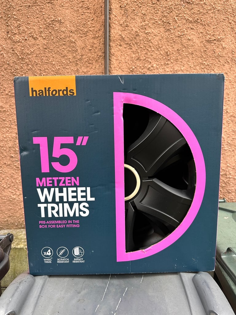 USED Halfords Metzen 15" Wheel Trim Set of 4 in Stenhouse