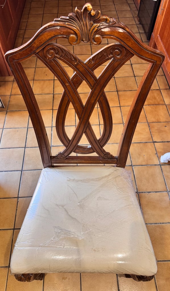 Dining table with 6 chairs 