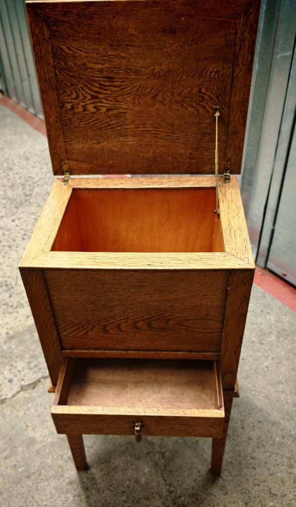 Stunning Vintage oak Hardwood Sewing Arts / Crafts Table Top Opening Drawers Table