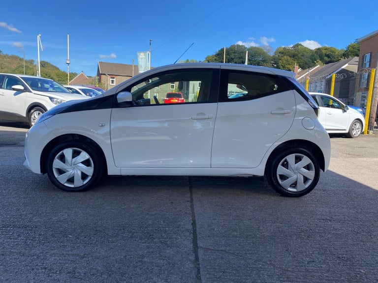 2017 Toyota AYGO 1.0 VVT-i x-play Euro 6 5dr HATCHBACK Petrol Manual