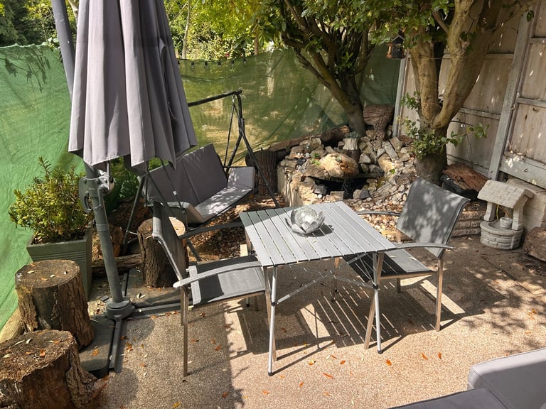 Self contained garden flat studio apartment Epsom / Ewell, Bills included, Weekly stays available 