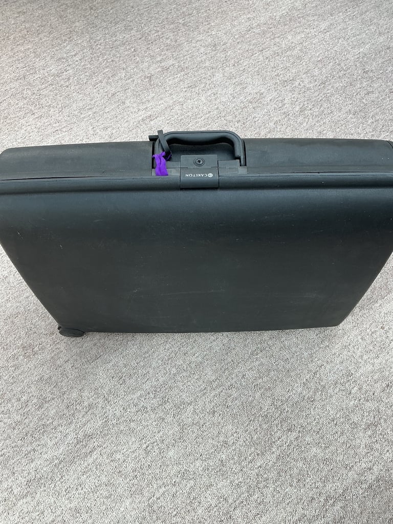 Carlton hard shell suitcase