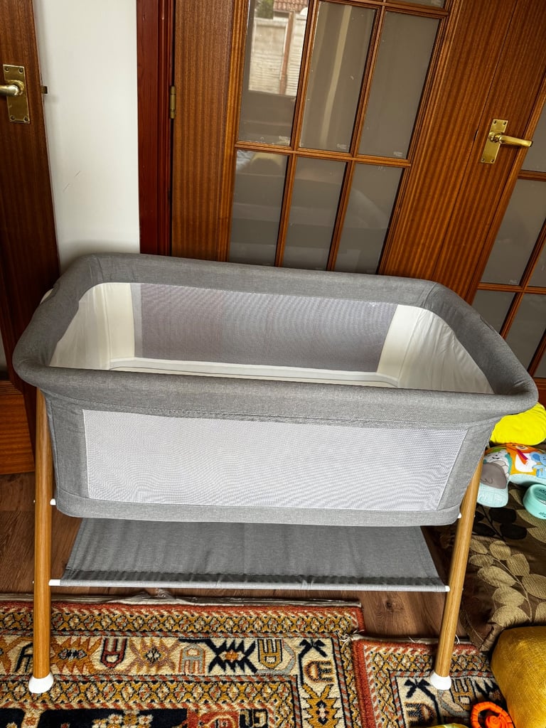 image for Babylo You & Me Crib – Like New