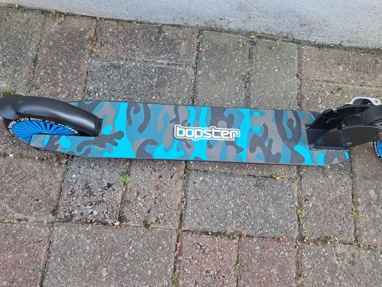 Bopster 2 Wheeled Folding Scooter - adjustable height handlebar.