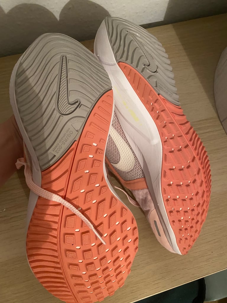 Nike Air Zoom Vomero 16 running shoes