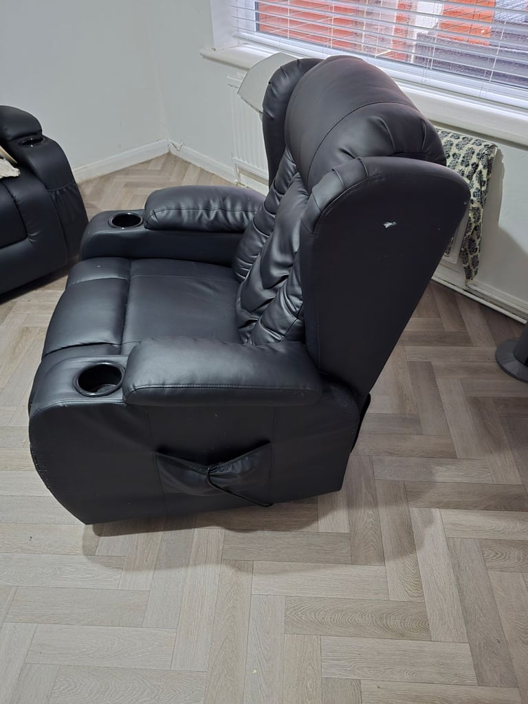 Recline Chair (Black) (Slight wear and tear) 