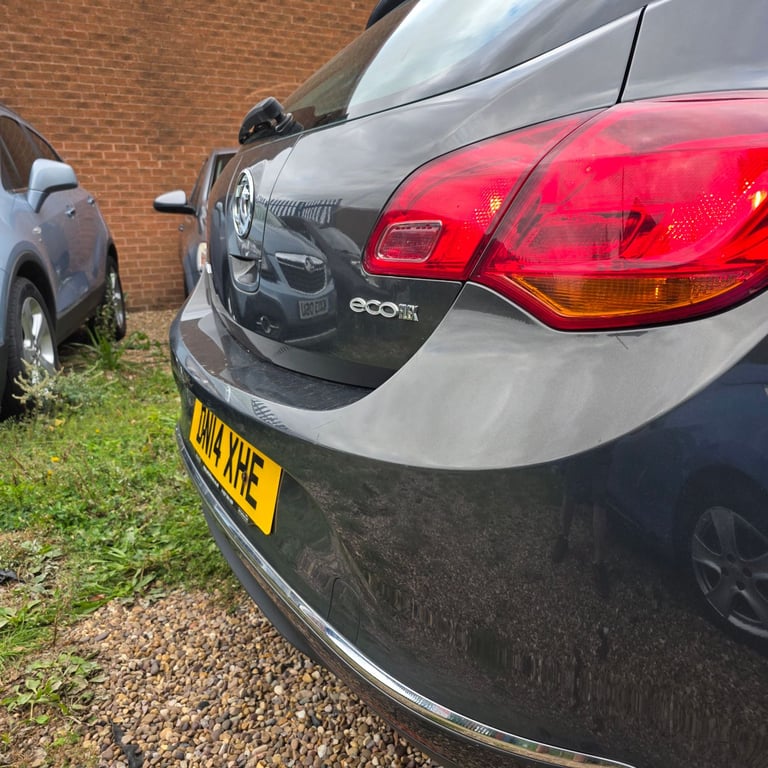 VAUXHALL ASTRA J DESIGN FACELIFT MODEL 1.7 DIESEL 110 BHP YEAR 2014 £20 ROAD TAX PER YEAR HPI CLEAR!