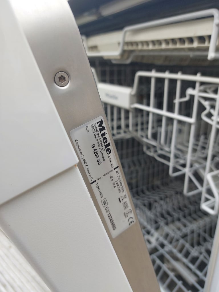 Miele dishwasher G4203 sc white full size