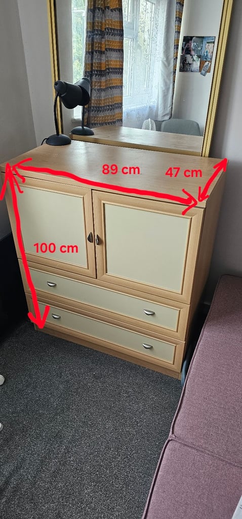 Light Oak Chest of Drawers / Storage Cabinet – £40 (E13)
