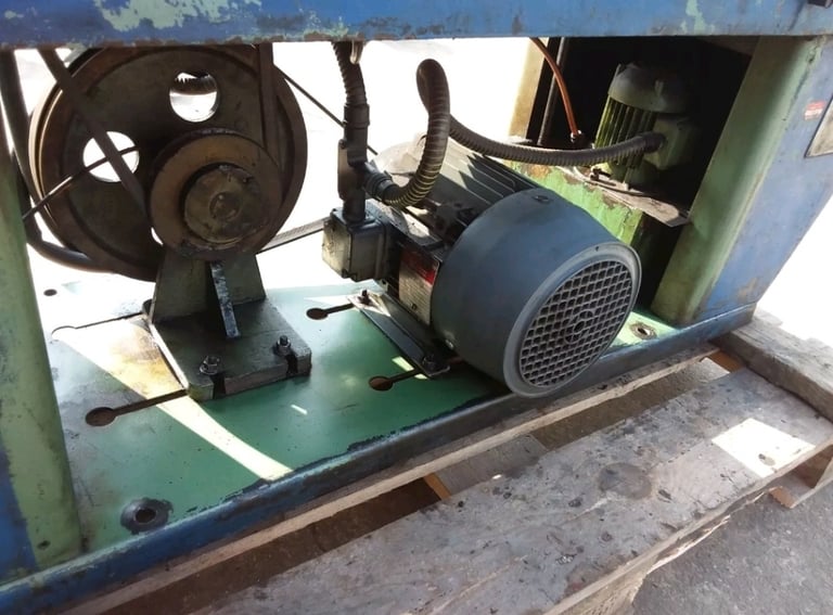 Power hacksaw Bulldog. 200 3ph - 