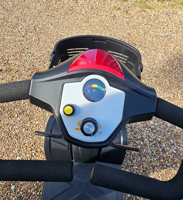 CARECO ZOOM - 4MPH PORTABLE CARBOOT MOBILITY SCOOTER