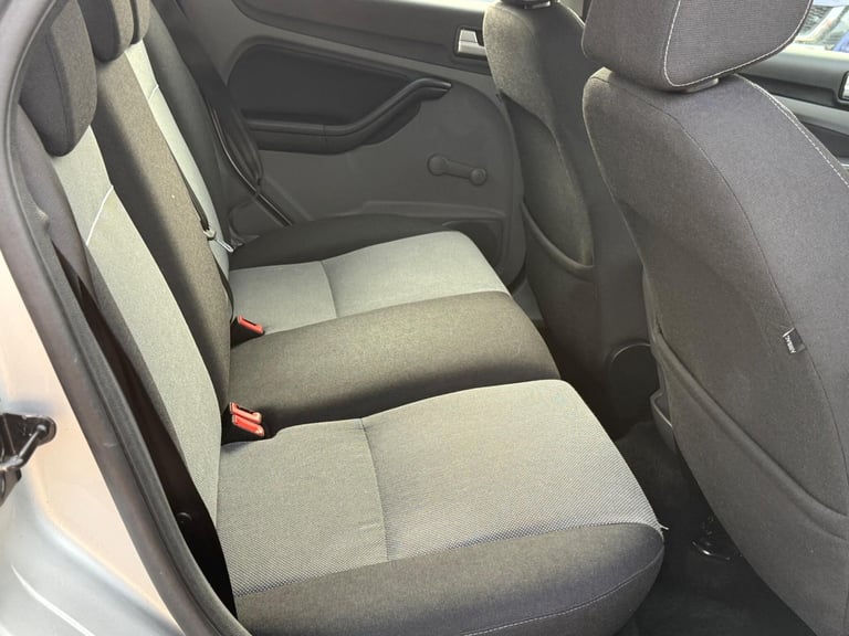 2010 Ford Focus 1.6 Zetec 5dr HATCHBACK Petrol Manual