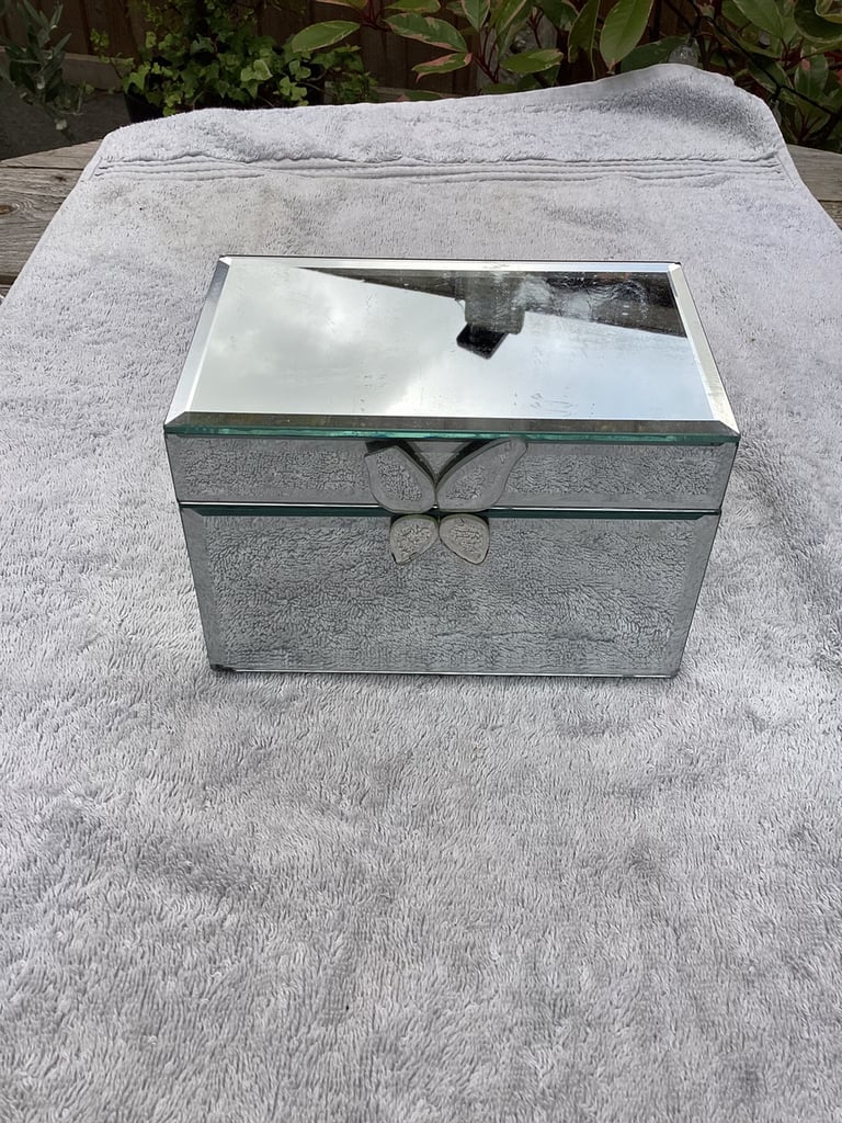 A vintage shiny jewellery box 