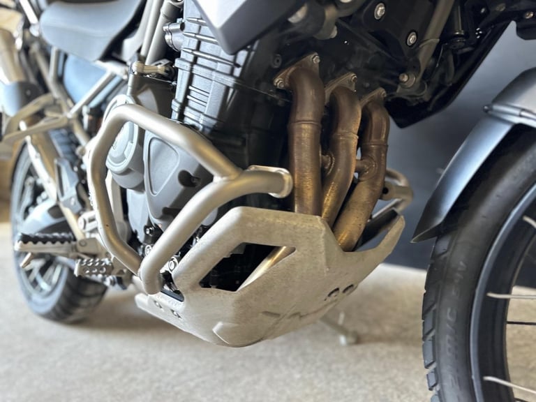 STUNNING ONE OWNER 2023/23 TRIUMPH TIGER 1200 RALLY PRO MOTORCYCLE 