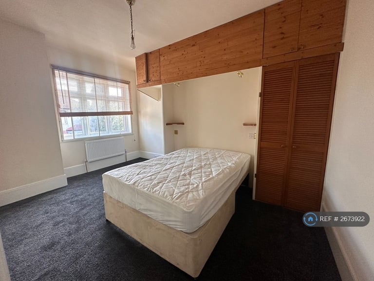 3 bedroom house in Danesbury Road, Feltham, TW13 (3 bed) (#2673922)