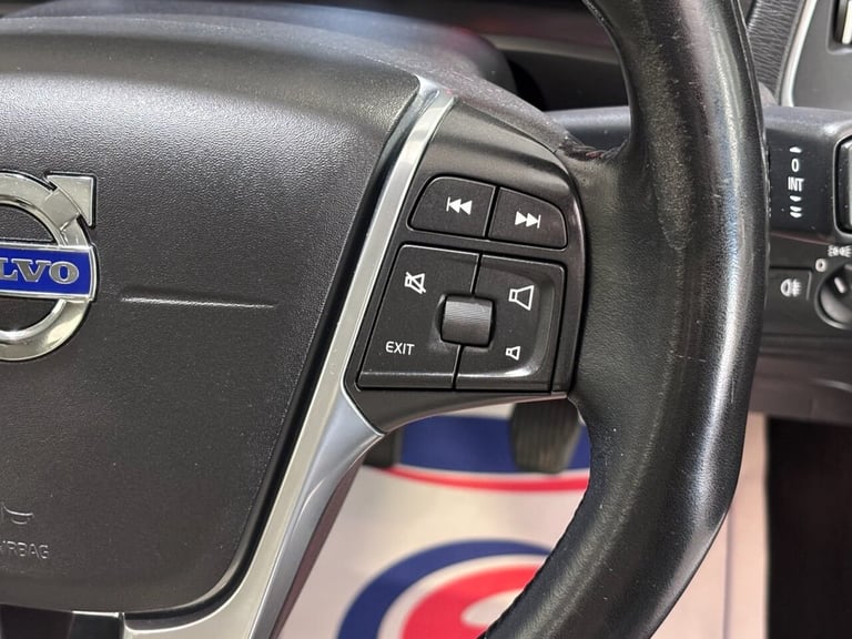 2016 16 VOLVO V40 2.0 D2 SE LUX HATCHBACK 5DR DIESEL MANUAL EURO 6 (S/S) (120 PS