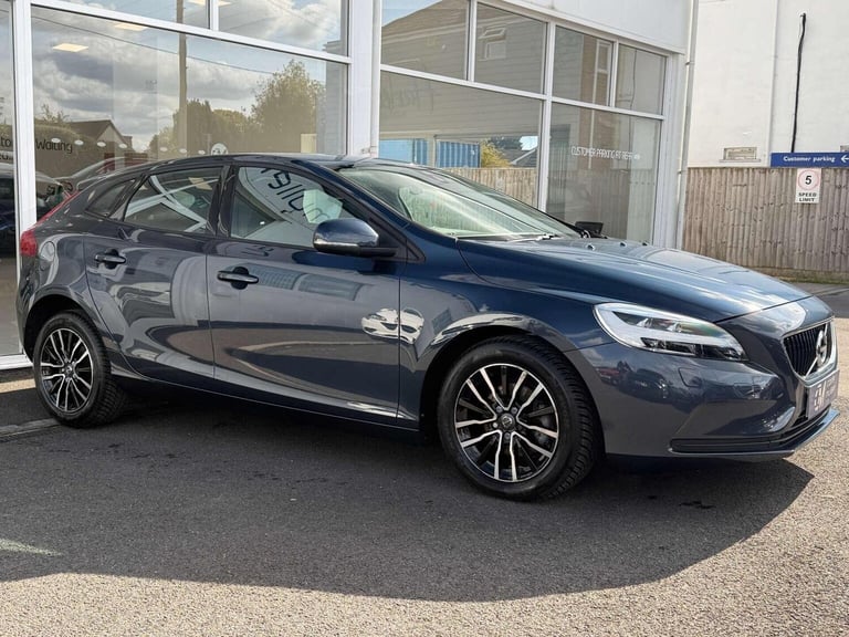 VOLVO V40 2.0 D2 Momentum Euro 6 (s/s) 5dr 2017
