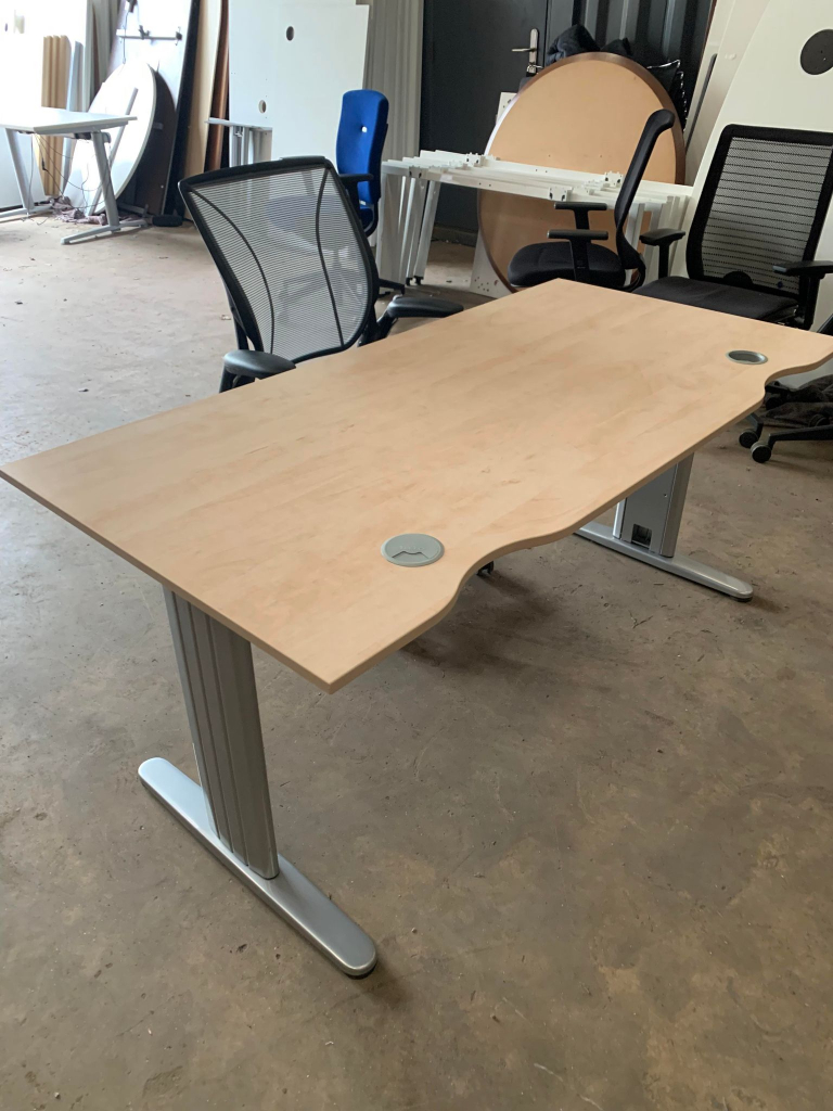 Office desk 