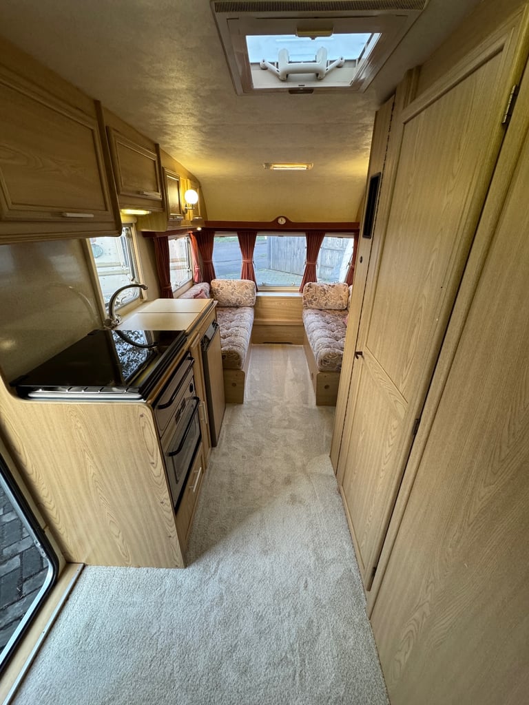 1998 Lunar Solar 465-5 Berth Caravan, Full Size Awning, Double Dinette Family Layout.