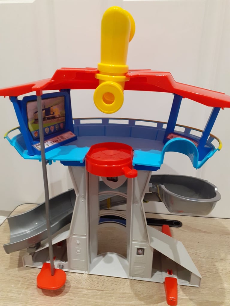 Paw Patrol Rescue Lookout Tower including 9 vehicles & figures