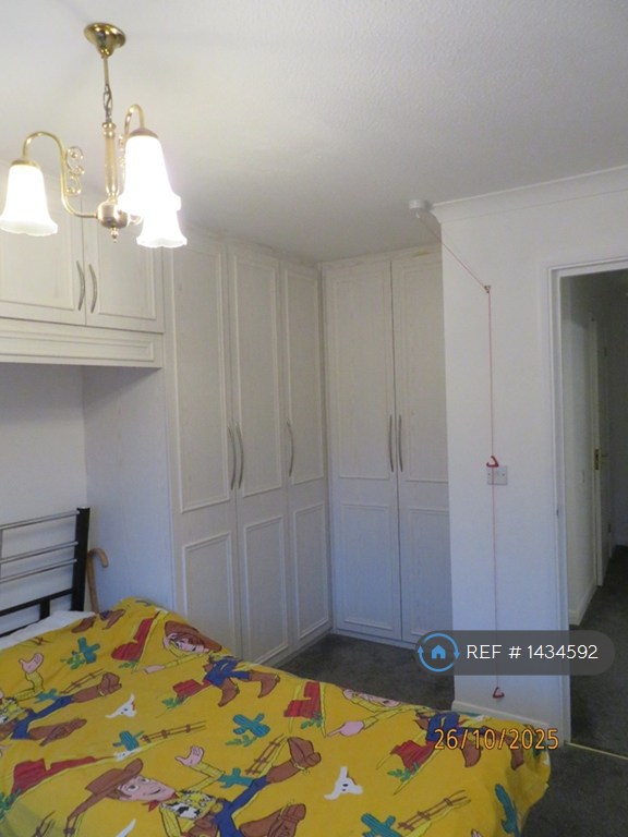 1 bedroom flat in Westminster Court, London, E11 (1 bed) (#1434592)