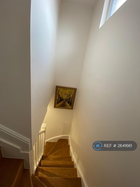 3 bedroom flat in Egerton Gardens, London, NW4 (3 bed) (#2641661)