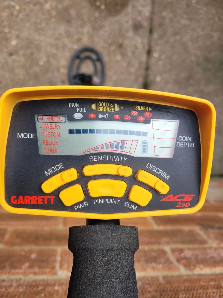 Garrett Ace 250 metal detector