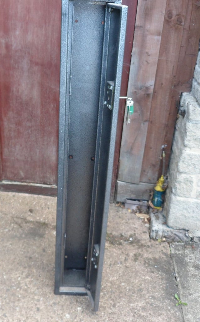 Gun Cabinet with locks and 3 keys can be bolted to a wall no longer needed 137 x 20 x 16cm
