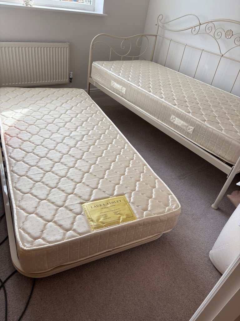 2 x single mattress’ 