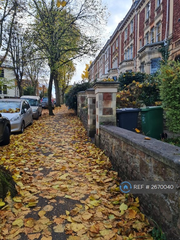 2 bedroom flat in Hanbury Road, Bristol, BS8 (2 bed) (#2670040)