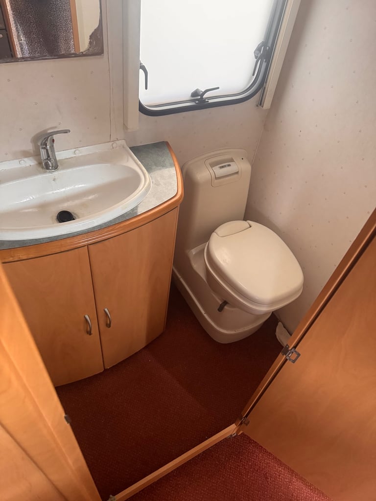 Lunar Lexon 2005 5 berth 