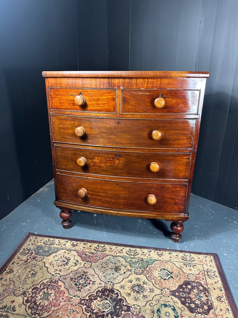 Antique Bow Fronted Victorian Chest of Drawers With light handles