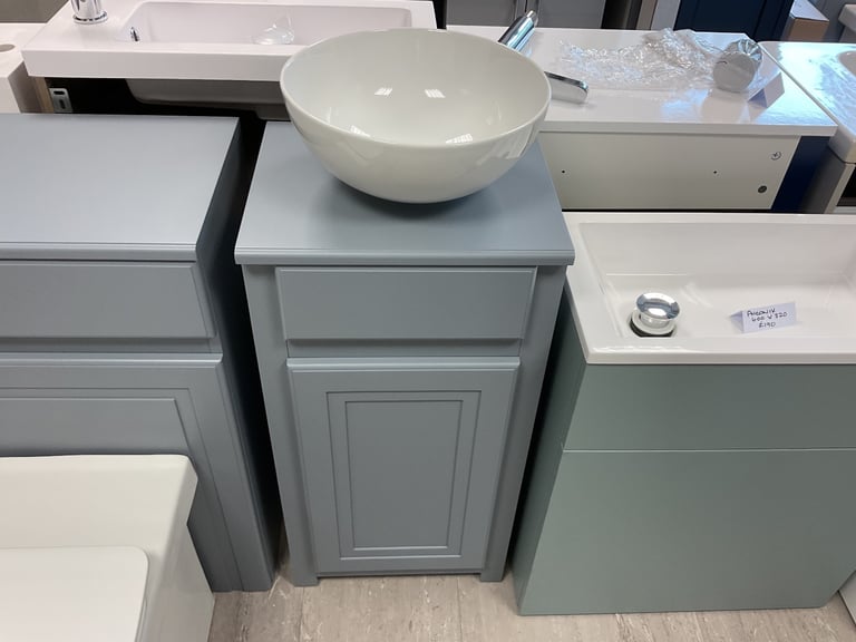 Scudo classical small cloakroom vanity, basin & wall hung mixer