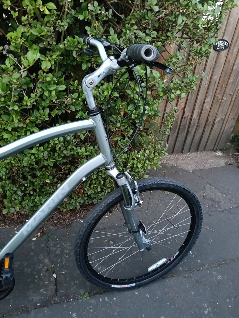 Large mens bike will suit a taller person 