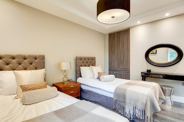 Three bedroom, three bathroom eigth floor apartment in St Johns Wood NW8