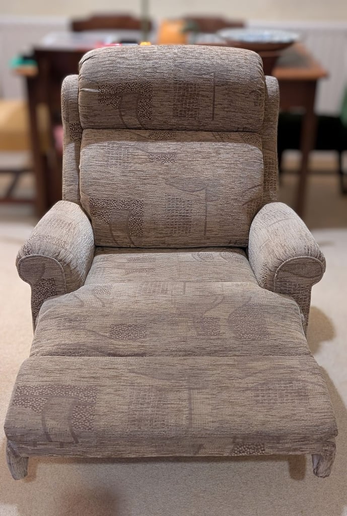 Comfy beige recliner 