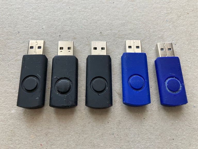 image for BARGAIN!!! 2GB x 5 USB / Memory Stick / flash drive / external hard drive– post or collect