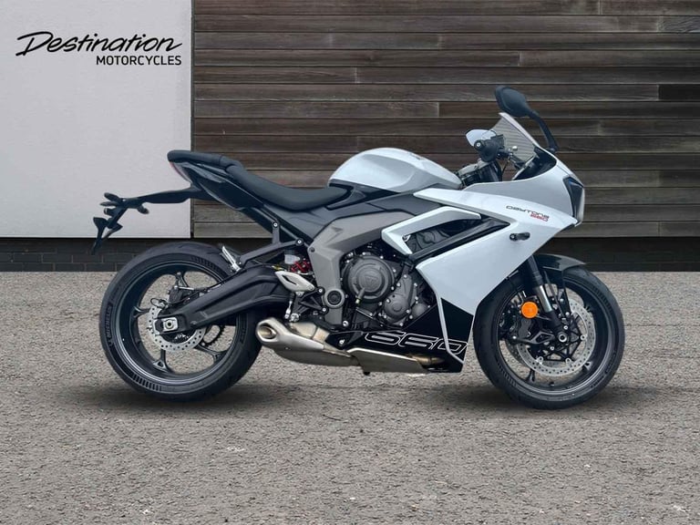 image for 2025 Triumph Daytona 660 STANDARD TWIN COLOUR Petrol black 6 Speed