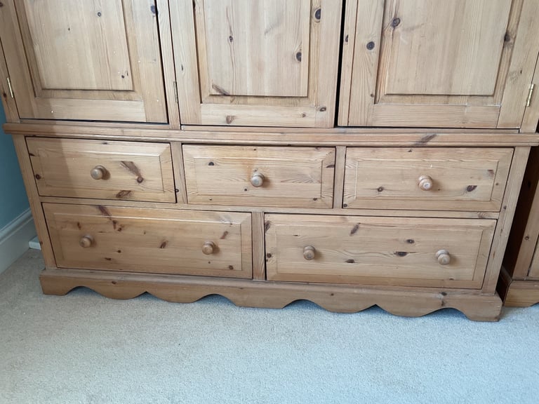 Solid Pine Wooden Bespoke 3-Door Triple Wardrobe With 5 lower drawers dove tail