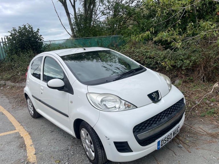 PEUGEOT 107 1.0 ENVY 60 REG WHITE 5 DOOR MOT FEBRUARY 2026 TAX £20 LOW INSURANCE 60+MPG