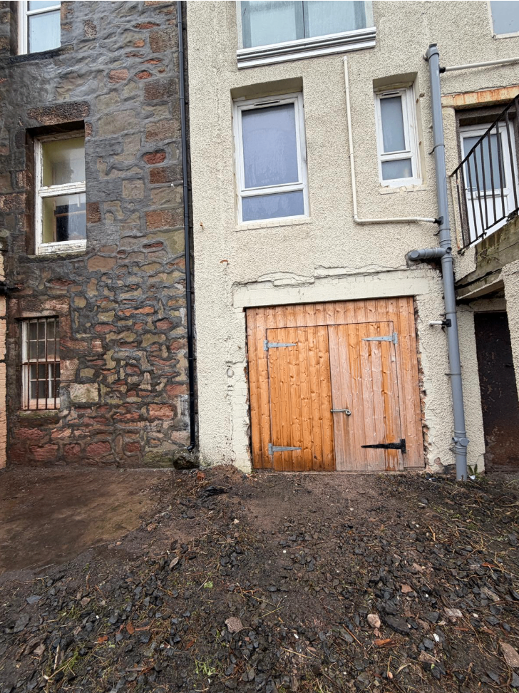 High Street Shop with Garage & Yard – Ideal for Chemist, Salon or Coffee Shop (£900pcm)