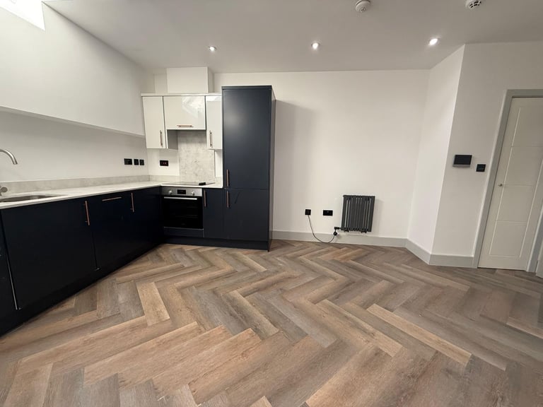 Beautiful one Bedroom 2nd Floor Apartment To Let at London Road Stratsmore House, RM7,