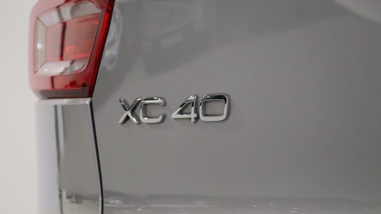  Volvo XC40 B4 (P) Ultimate Dark (360 Camera, Sunroof, BLIS) Petrol/Electric Hybrid Automatic