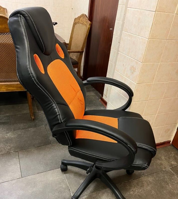 Computer desk gaming chair