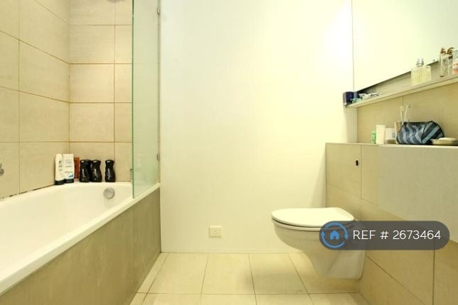 2 bedroom flat in Hutchings Street, London, E14 (2 bed) (#2673464)