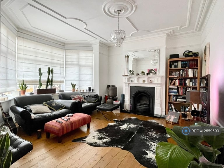 5 bedroom house in St Albans Crescent, London, IG8 (5 bed) (#2659593)