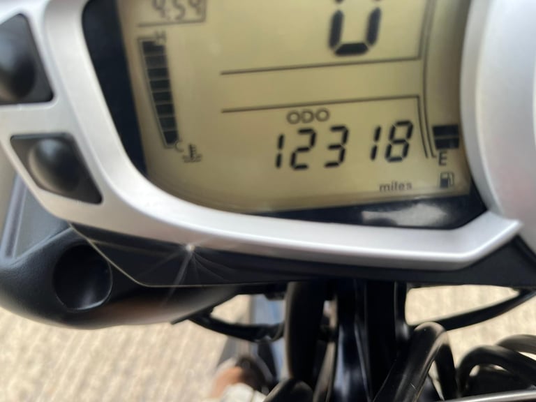 2013 13 TRIUMPH SPEED TRIPLE 1050 R BLACK NEW MOT HISTORY 12k MILES NAKED