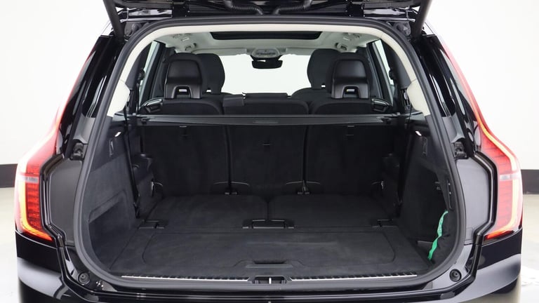 2025 Volvo XC90 B5 (P) AWD Plus Dark (Sunroof, Harman Kardon Sound, 360 Camera, BLIS) ESTATE Petr...