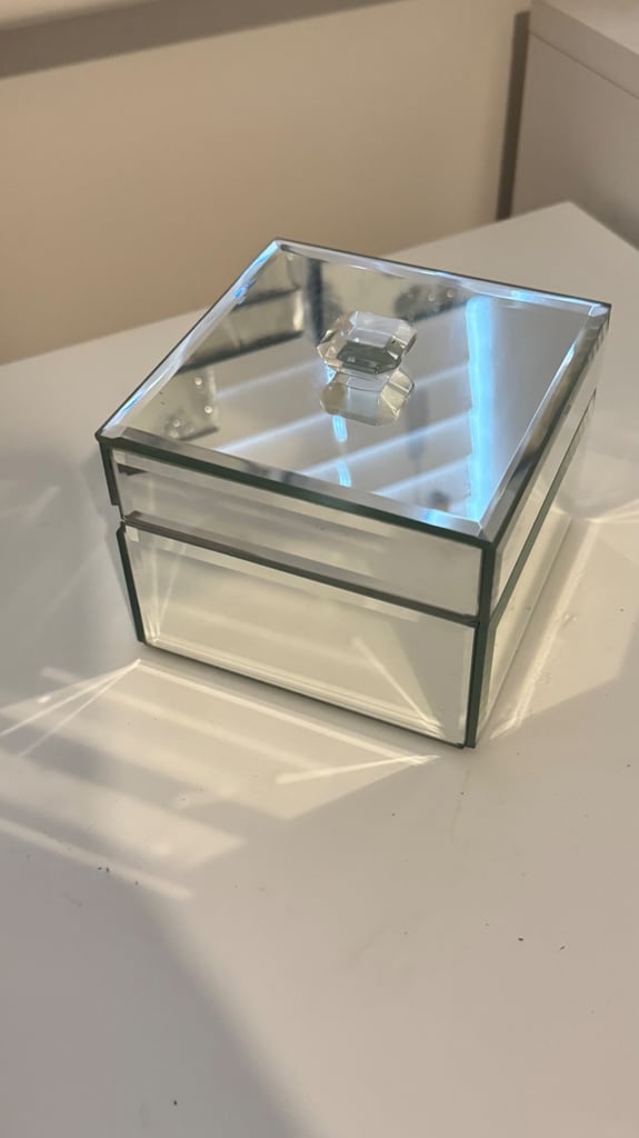 image for Mirrored square box